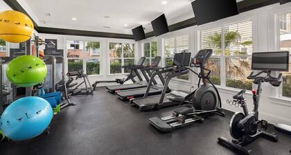 Landing | Modern 2BD, Gym