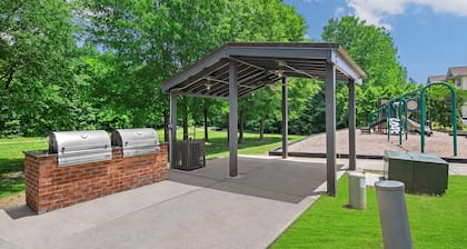 Landing | Spectacular 2BD, Gym