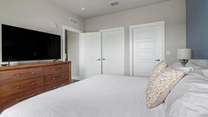 2 bedrooms, desk, iron/ironing board, WiFi - Landing | Beautiful 2BD, Gym (Saint Johns)