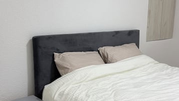 3 habitaciones, tabla de planchar con plancha, wifi y ropa de cama