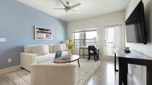 Smart TV - Landing | Stunning 1BD, Clubhouse, Gym (Lockhart)