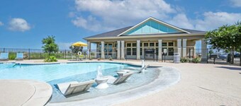 Landing | Stylish 1BD, Gym, Clubhouse