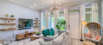 Houston Modern Townhome – Central Location Near Downtown & Attractions