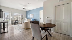 Interior - Landing | Amazing 1BD, Pool, Gym (Lockhart)