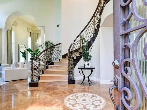 4B4B luxury home with 24hrs secuirity