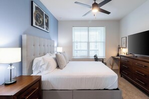 1 soverom, skrivebord, strykejern/-brett og wi-fi