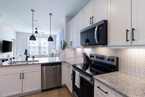 Kühlschrank, Esstisch