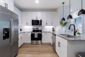 Kühlschrank, Esstisch