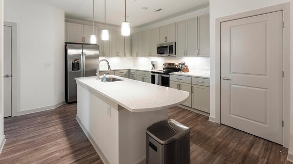 Refrigerador y comedor 