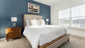Desk, iron/ironing board, WiFi, bed sheets