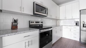 Refrigerador y comedor 