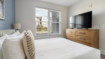 2 bedrooms, desk, iron/ironing board, WiFi