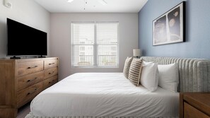 2 bedrooms, desk, iron/ironing board, WiFi - Landing | Stunning 2BD, Gym (Fort Myers)