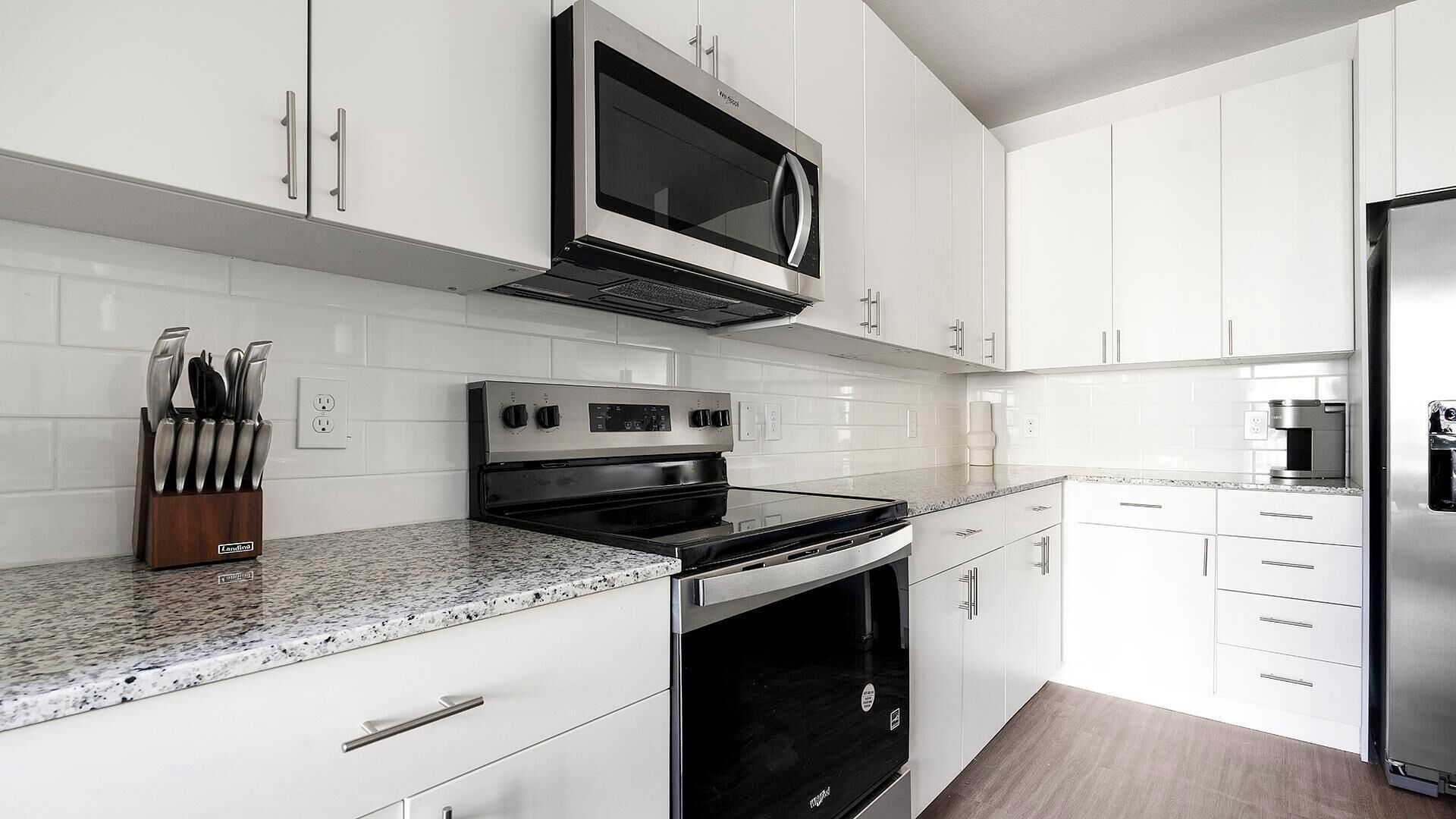 冷蔵庫、ダイニングテーブル