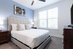 2 bedrooms, desk, iron/ironing board, WiFi