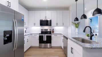 Refrigerador y comedor