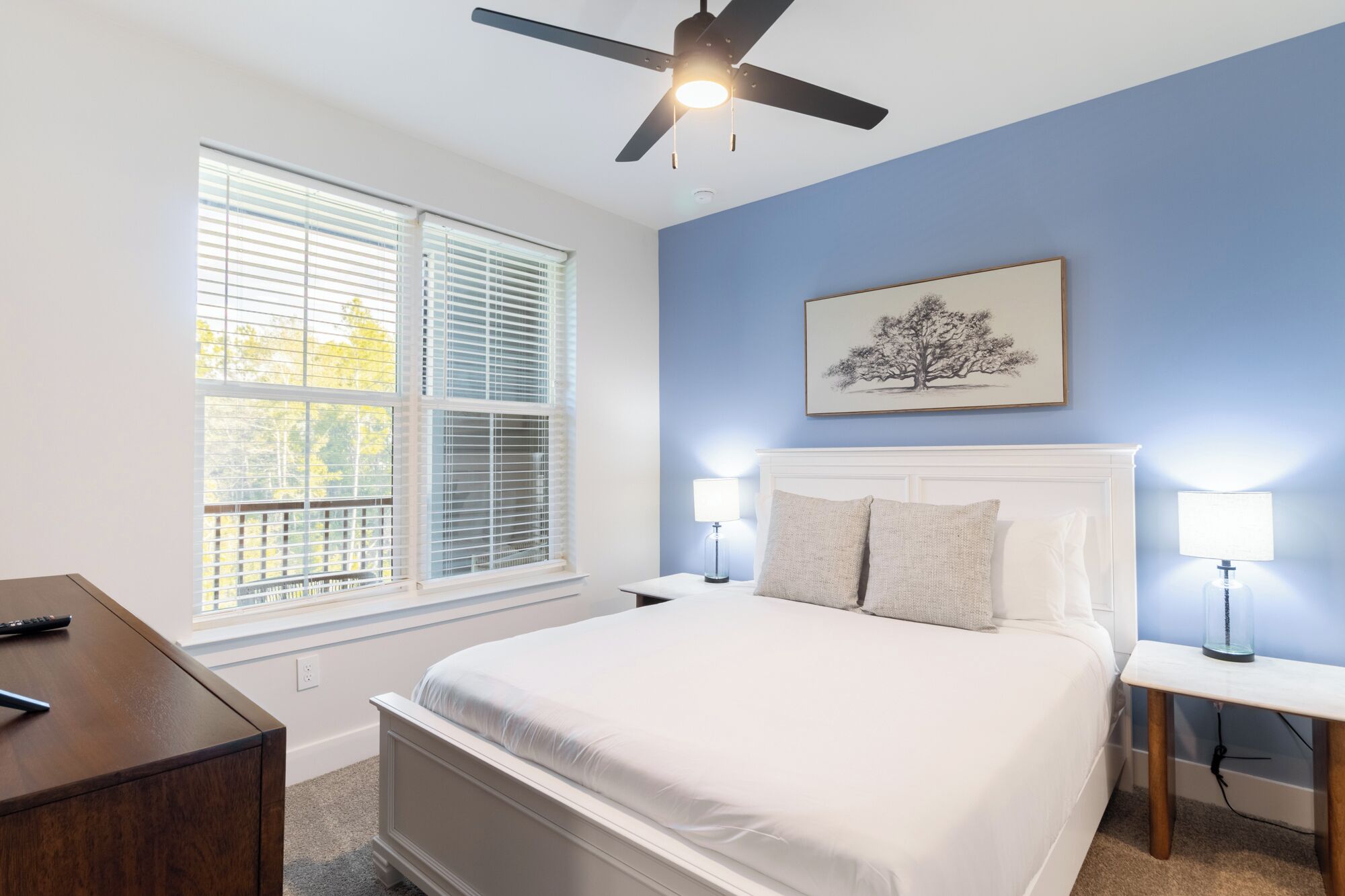 2 多间卧室、办公桌、熨斗/熨衣板、WiFi