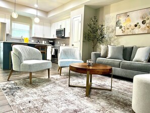 Smart-TV, Kamin, Tischfußball