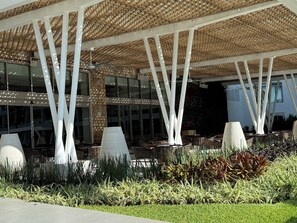 تناول الطعام بالخارج