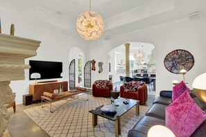 Smart TV, fireplace, stereo