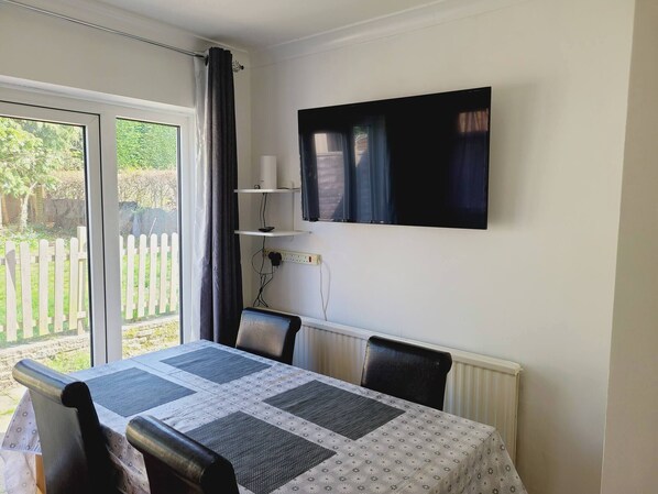 House, 4 Bedrooms, Garden View | Room amenity