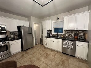 Mikrobølgeovn, ovn, kogeplade, opvaskemaskine