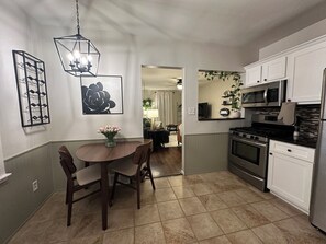 Mikrobølgeovn, ovn, kogeplade, opvaskemaskine