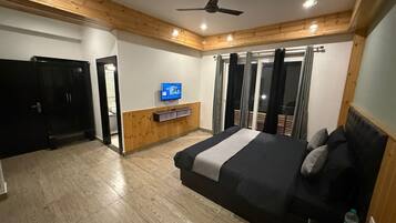 Kamar Deluks, balkon, pemandangan bukit | Seprai linen