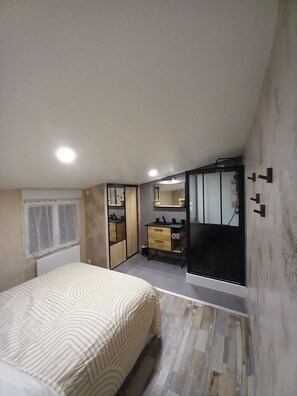 Bügeleisen/Bügelbrett, WLAN, Bettwäsche