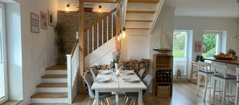 House by the lake with garden, hot tub & fire pit