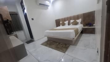 Deluxe Double Room Single Use, City View | Iron/ironing board, free WiFi
