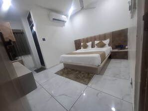 Deluxe Double Room Single Use, City View | Iron/ironing board, free WiFi