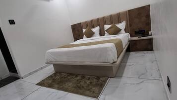 Deluxe Double Room Single Use, City View | Iron/ironing board, free WiFi