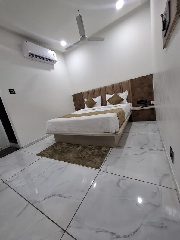 Deluxe Double Room Single Use, City View | Iron/ironing board, free WiFi - HOTEL ASIANA (Gandhinagar)