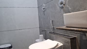 Deluxe Double Room Single Use, City View | Bathroom | Slippers
