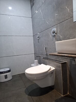 Deluxe Double Room Single Use, City View | Bathroom | Slippers