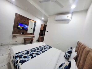 Iron/ironing board, free WiFi - HOTEL ASIANA (Gandhinagar)