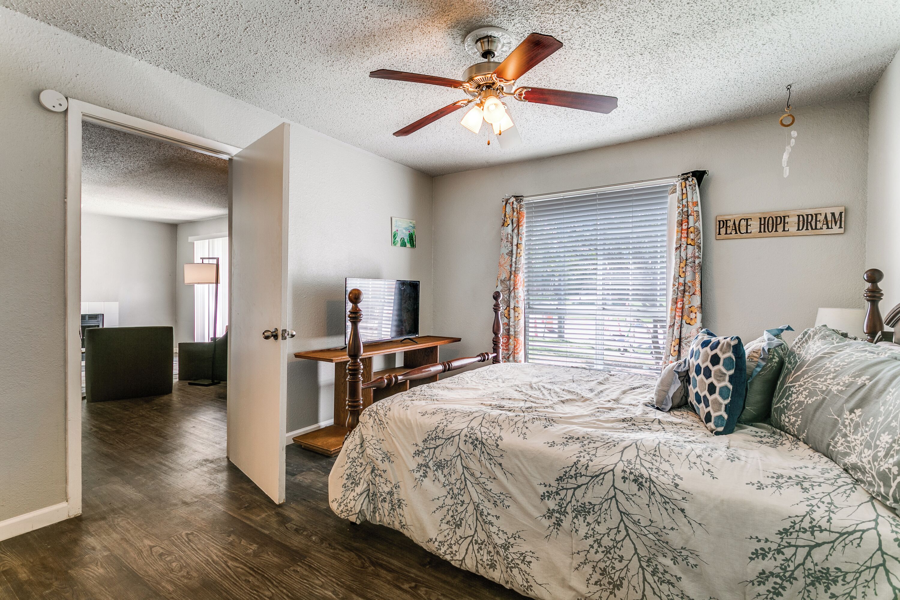 1 habitación y ropa de cama 