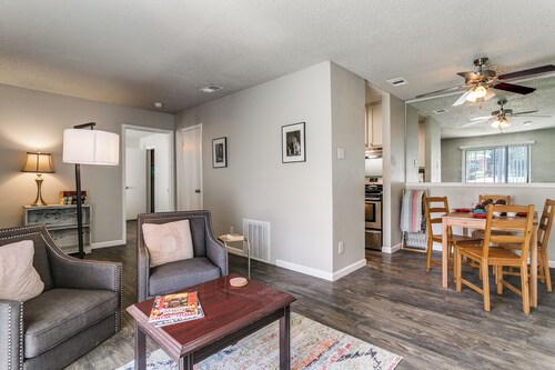 Charming 1-bedroom condo with AC in vibrant Dallas