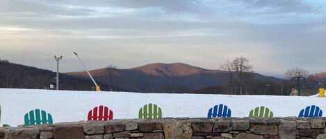 المنطقة المحيطة بالمنشأة
