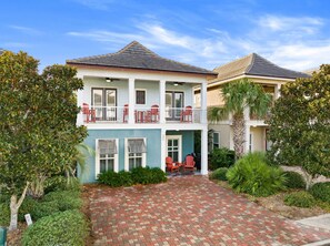 Exterior - New listing special-heated pool 3/1-4/11, hot tub, 0.5 mi walk- shuttle to Beach (Destin)