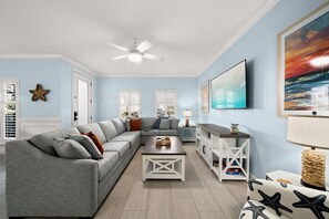 Smart TV, books - New listing special-heated pool 3/1-4/11, hot tub, 0.5 mi walk- shuttle to Beach (Destin)