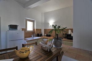 Micro-ondes, plaque de cuisson, lave-vaisselle