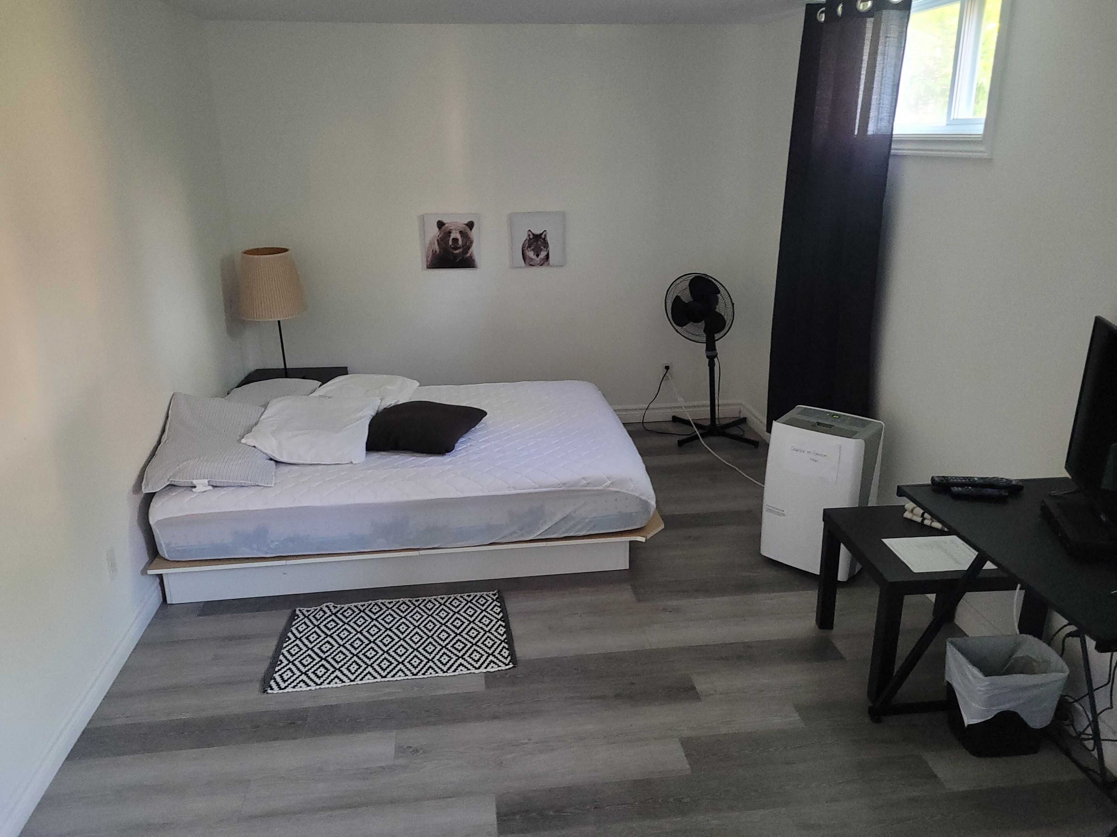 3 bedrooms, iron/ironing board, WiFi, bed sheets