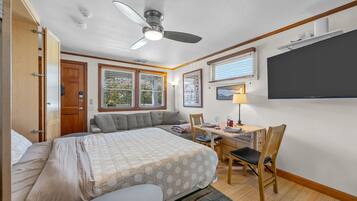 1 slaapkamer, een strijkplank/strijkijzer, wifi, beddengoed