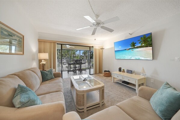Smart TV, DVD player, printers - Englewood Beach -Sandpiper Key - Walking distance to the Beach, and Restaurants (Englewood)