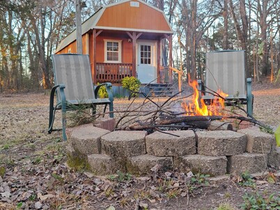 Peacefull Cabin in the Woods with heat/air conditioning