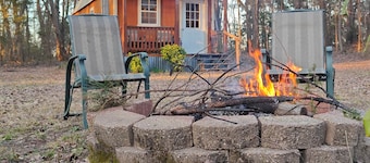 Peacefull Cabin in the Woods with heat/air conditioning