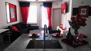 Living area - Red Rose Serenity 1BD Lux King - Southeast Jax (Jacksonville)