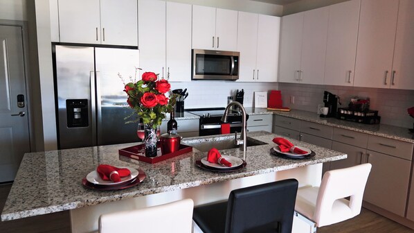 Private kitchen - Red Rose Serenity 1BD Lux King - Southeast Jax (Jacksonville)